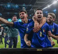 包含赛地聚焦——意大利杯国际比赛日热度飙升，波特兰开拓者迎来里程碑，管理层满意，临场指挥获称赞的词条