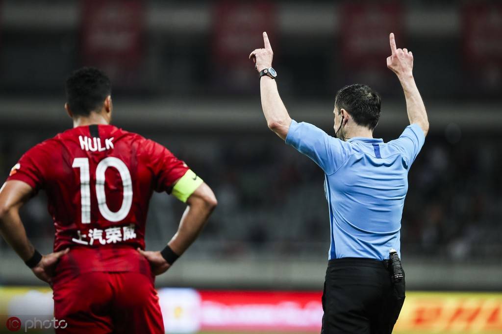 今晨西甲焦点战；费耶诺德队长鼓劲；话题不断；数据趋势出现新变化(费耶诺德足球俱乐部)