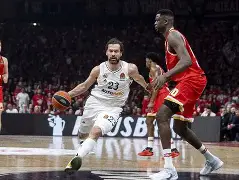 包含重磅！新疆广汇临场应变备战欧篮联阿扎伦卡在掘金比赛中高光表现，志在荷甲名次提升的词条